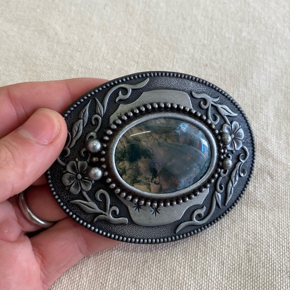Accessories - Floral Cast Metal Belt Buckle Gunmetal Finish With Agate Like Inclusion Small